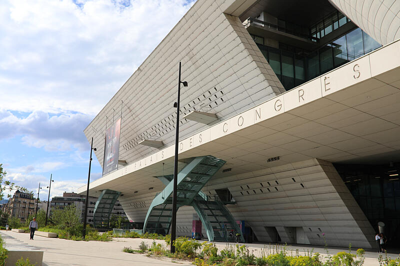 UGC Maillot transforme le Palais des Congrès en salle de cinéma géante